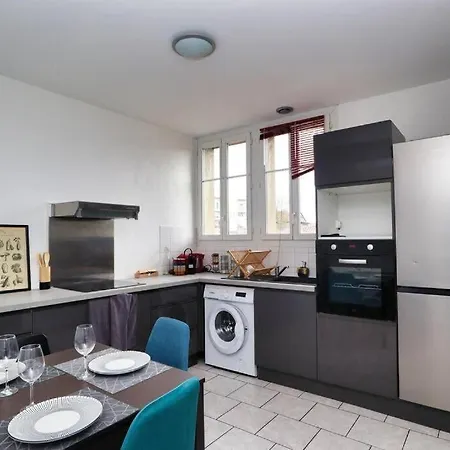 Houmeau 2-ecran Cinema Apartment